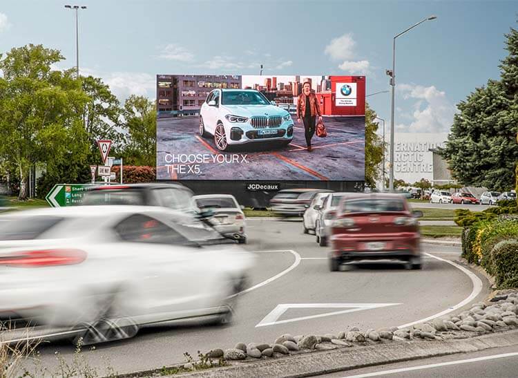 A JCDecaux digital display in the terminal at Christchurch Airport.